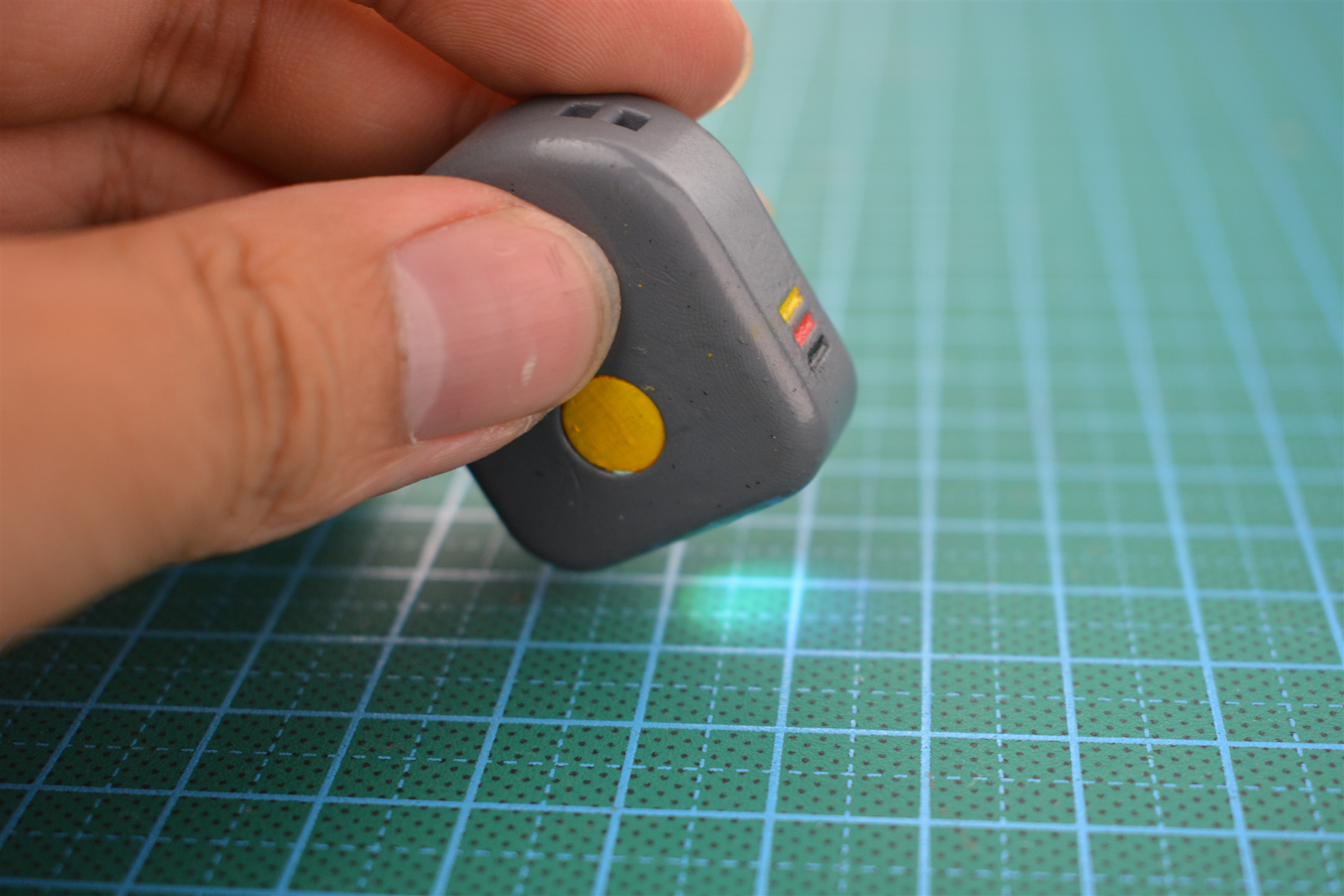 用颜色识别传感器做一个简单的拾色手电
